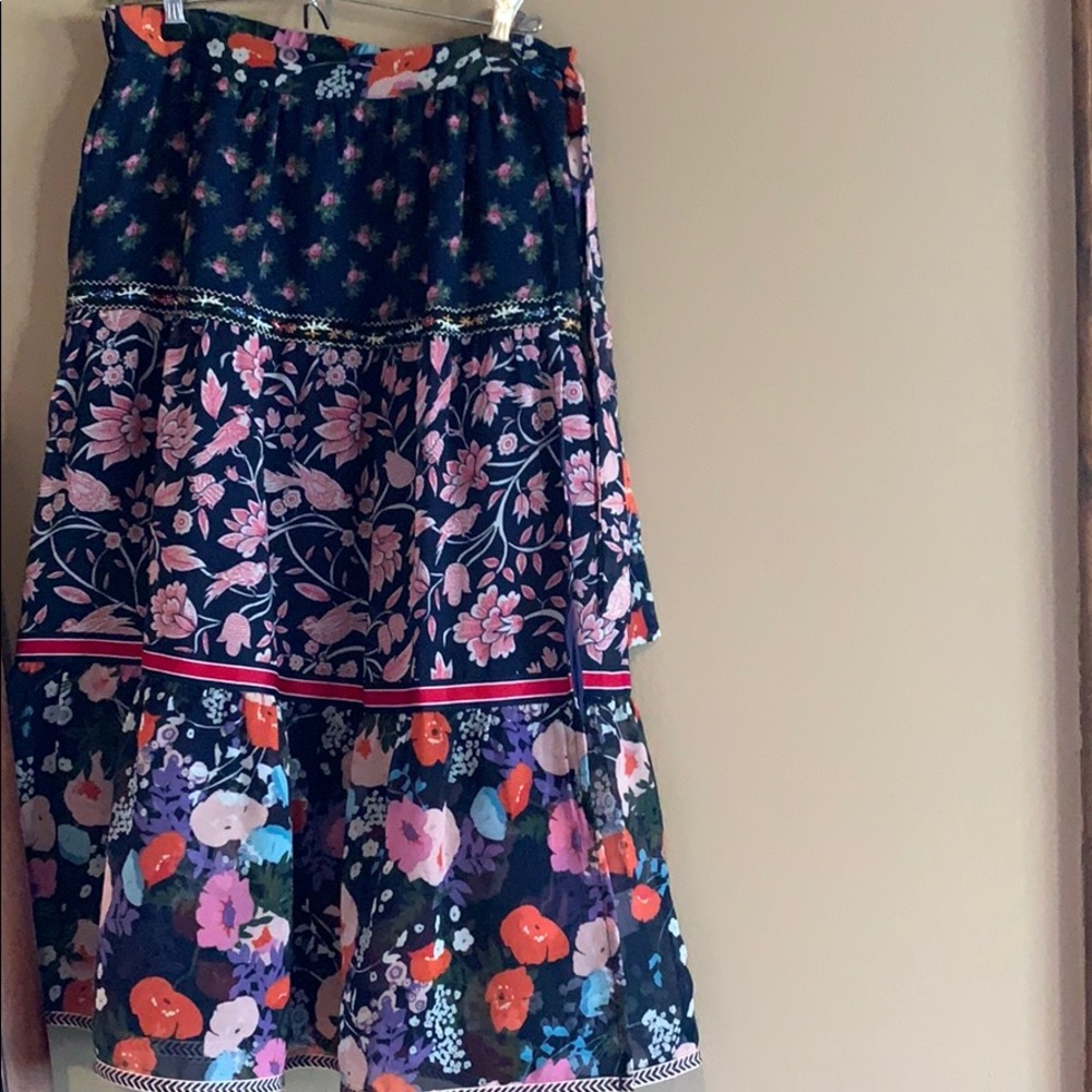 NWT! Beautiful false wrap summer skirt. Sz XS.
